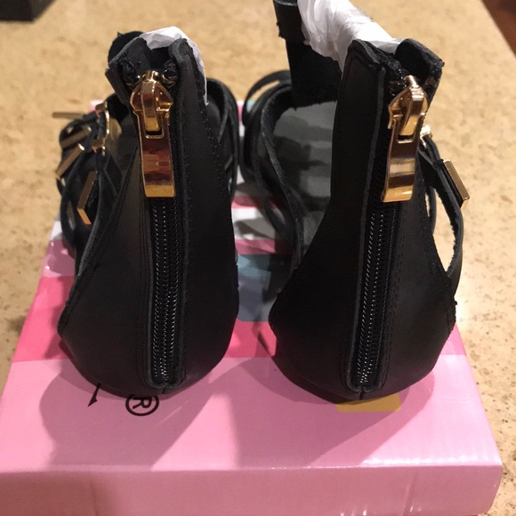 Nature Breeze Black Gold Detailing Sandal - Picture 4 of 4